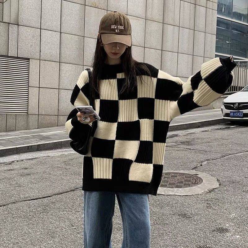 棋盘格子圆领毛衣女潮冬季2026新款大码女装宽松显瘦针织上衣遮肉